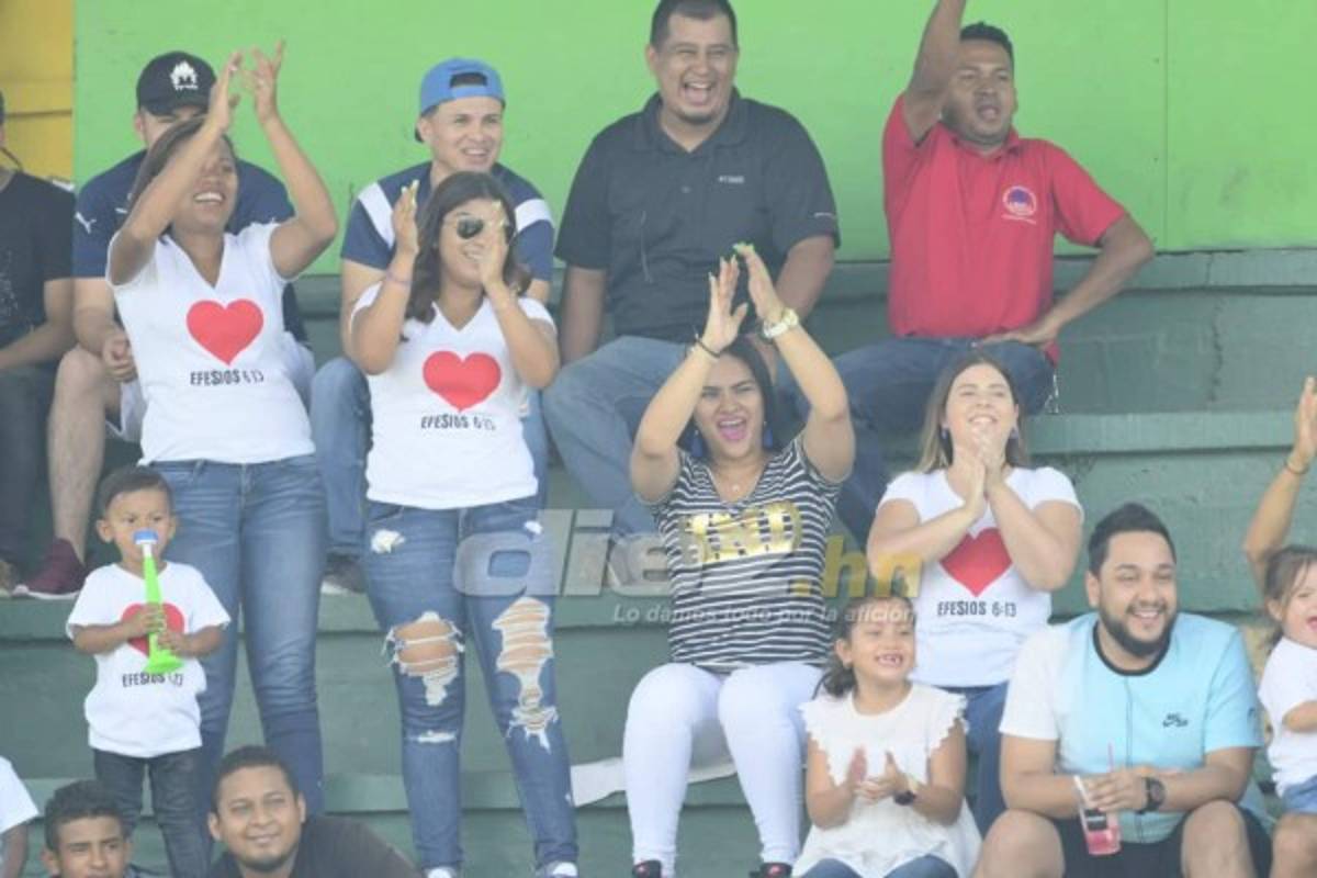 ¡Ambientazo! Progeseños y olanchanos viven una fiesta en el Humberto Micheletti