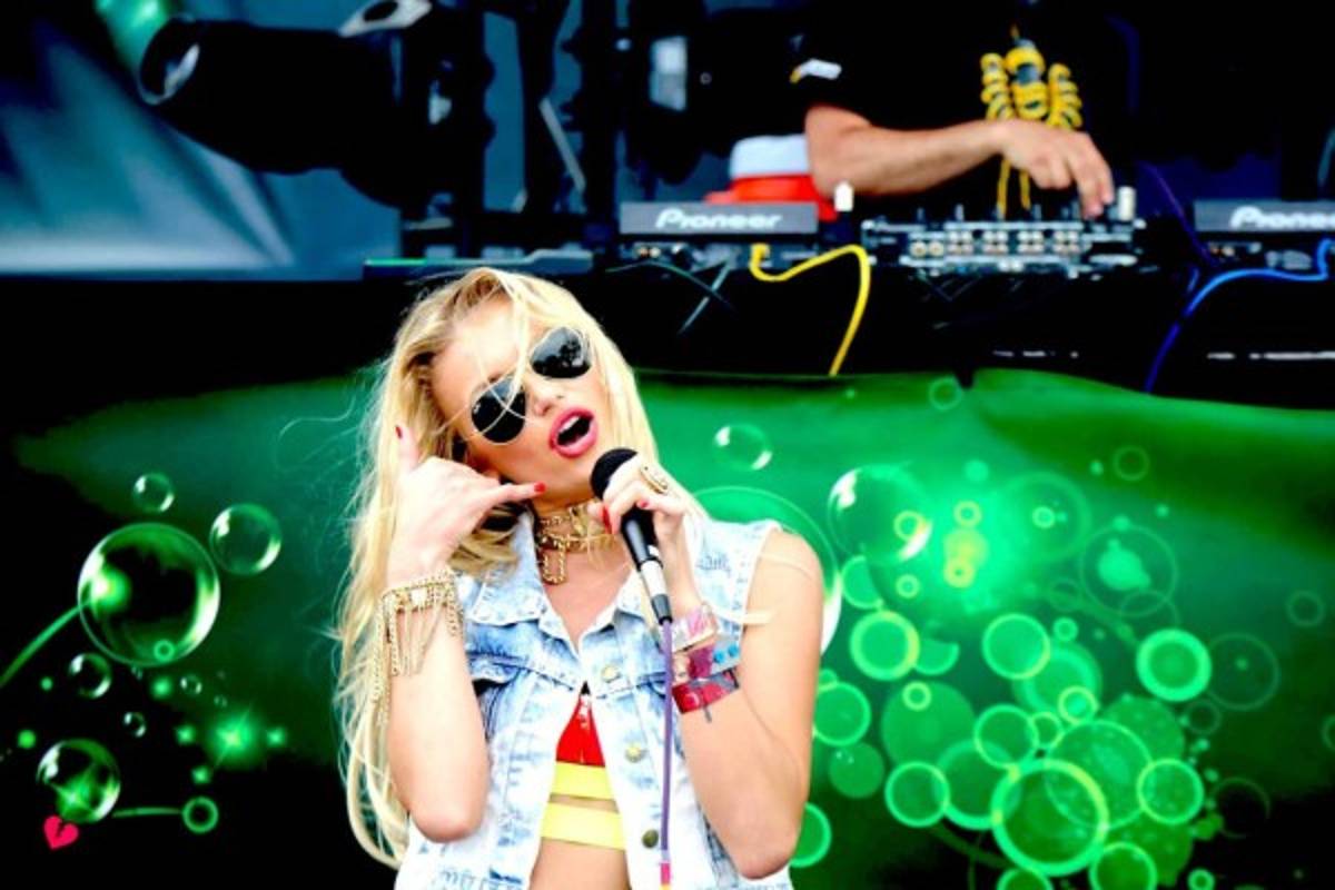 ¡INFARTANTE! La espectacular DJ que tiene entretenido al Barcelona en Estados Unidos