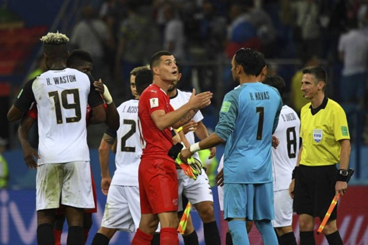 ¿Quién es la rubia? Costa Rica se despide con dignidad y el cambio de camisas