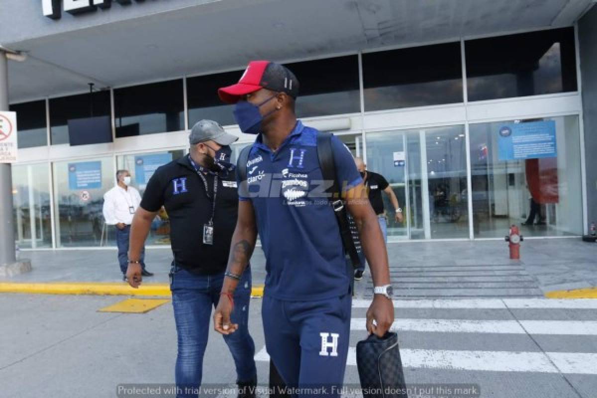 ¡Con guaruras fue recibido Coito! Así fue la discreta llegada de la Selección de Honduras tras perder en México