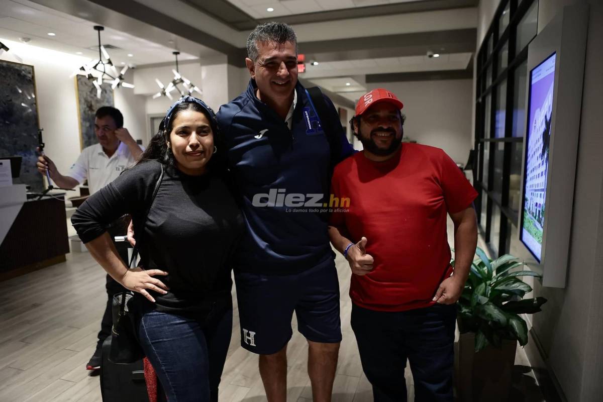¿Quién es la hermosa chica que se acercó a Diego Vázquez? Las fotos de la llegada a Miami de la Selección de Honduras