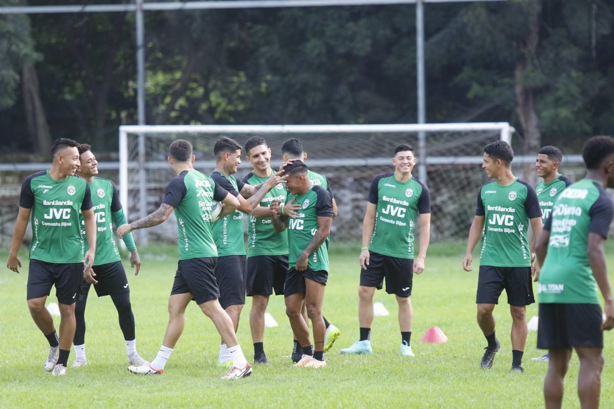 FOTOS: Captado el nuevo fichaje de Marathón, el futbolista que lo fueron a dejar con besos y las risas en el entrenamiento