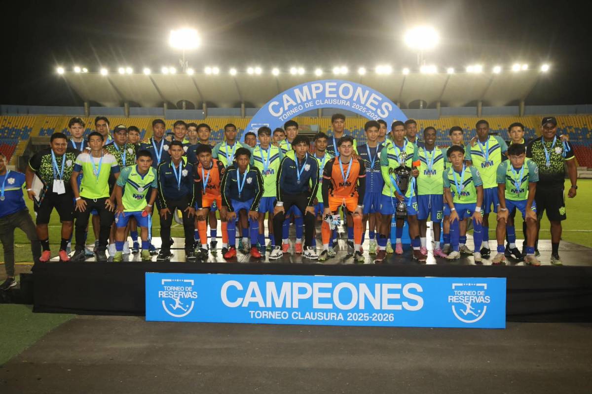 Imágenes: Olimpia celebró su título 11 en reservas y una leyenda los acompañó