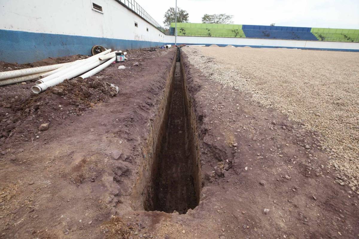 Así luce el estadio Juan Ramón Brevé Vargas, que recibe los trabajos de remodelación para cambio de césped ¿Cuándo finaliza la obra?