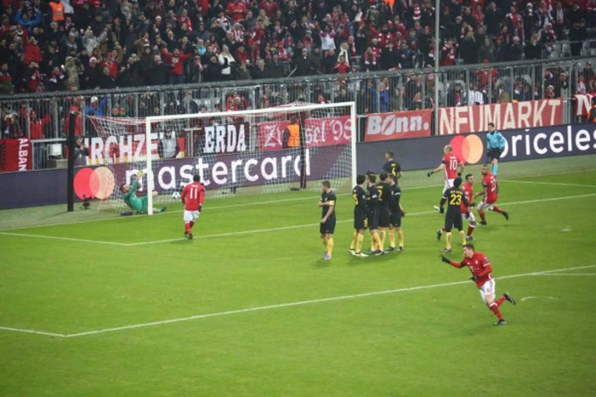 Las imágenes que la TV no muestra en la Champions League  