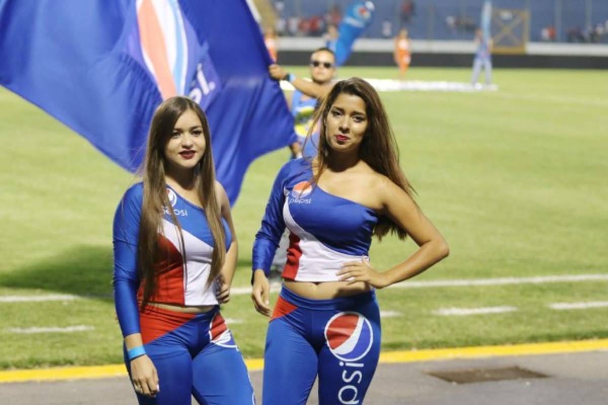 Las hermosas chicas que adornaron el clásico entre Motagua y Olimpia