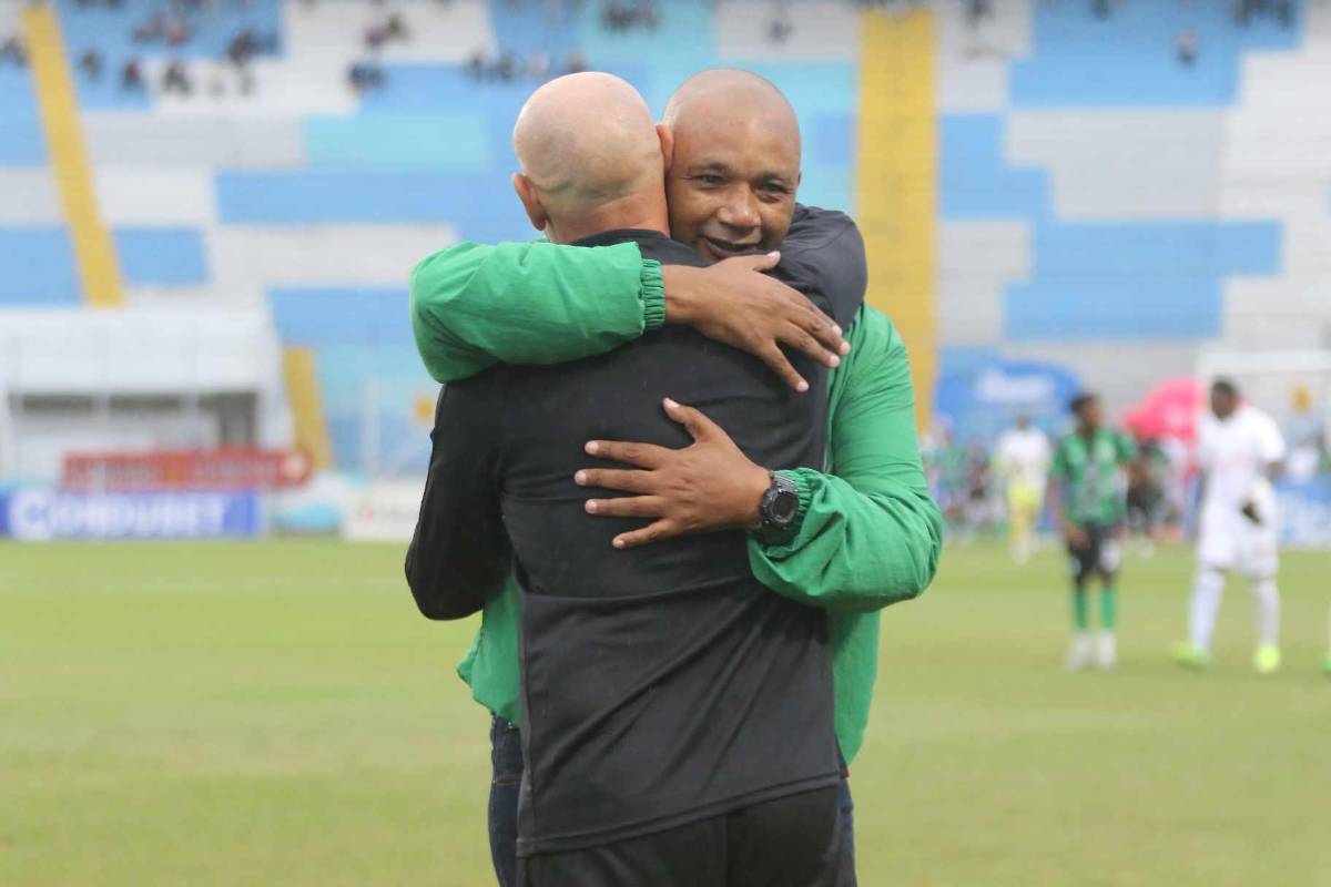 Alberth Elis vivió un día especial al volver a jugar, los saludos de Eduardo Espinel y el festejo de Jorge Benguché en la victoria del Olimpia