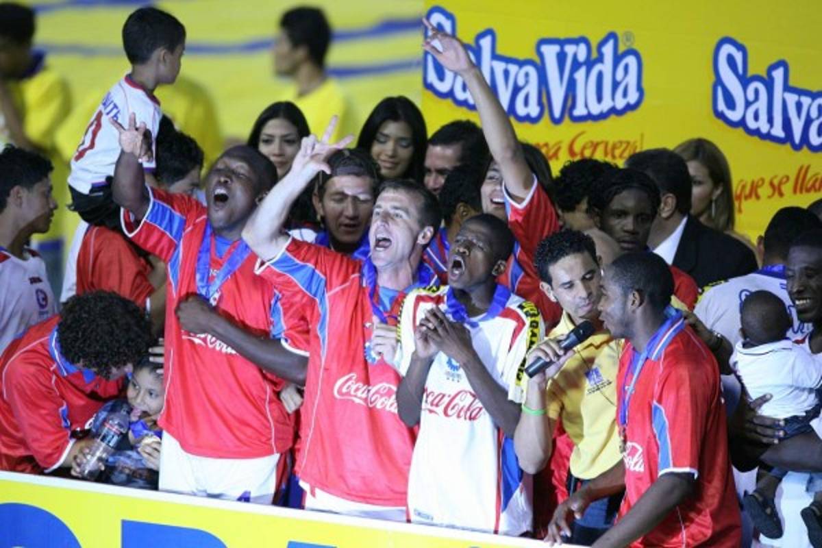 ¡EL REY DE COPAS! Las imágenes históricas del Olimpia, que hoy celebra 105 años