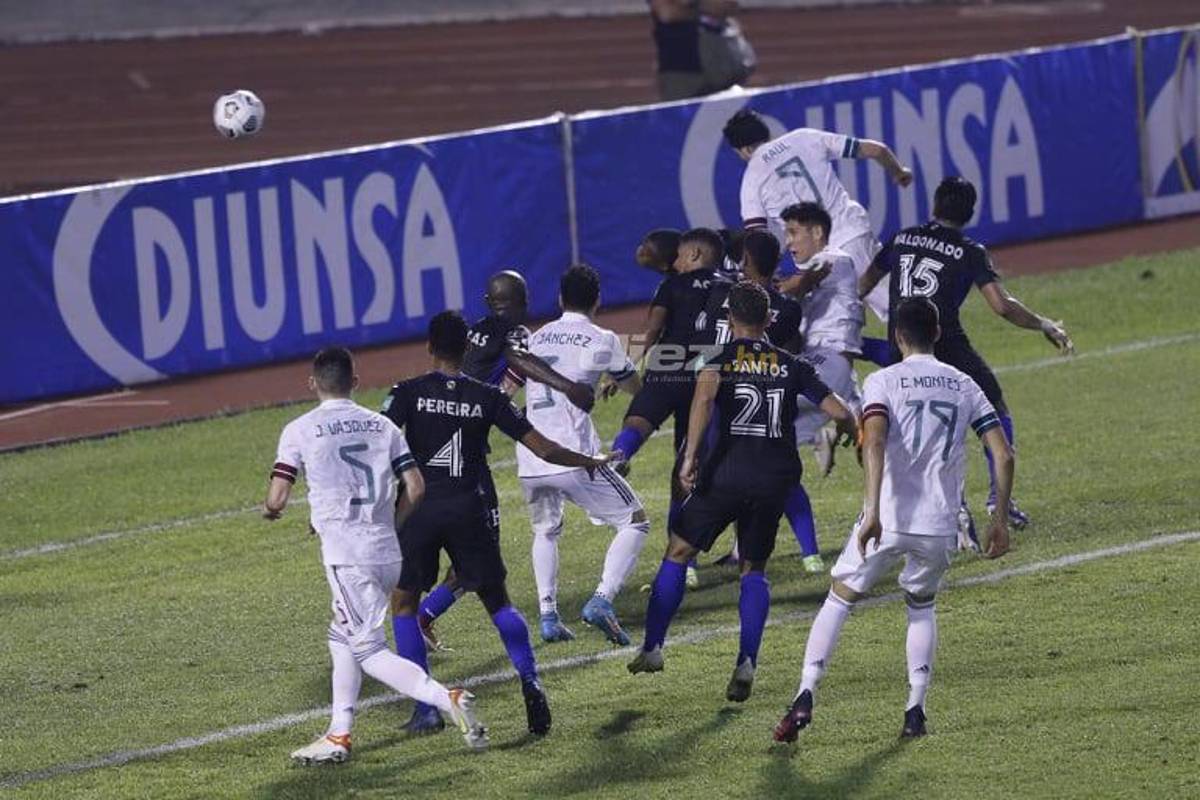 La tristeza de Honduras en su último juego eliminatorio en casa, el intercambio de camisetas y la celebración de México en San Pedro Sula