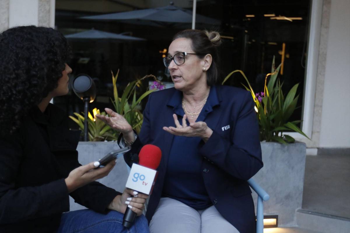 Emma Ramos tuvo una charla amena con la representante de FIFA. Foto DIEZ: Neptalí Romero