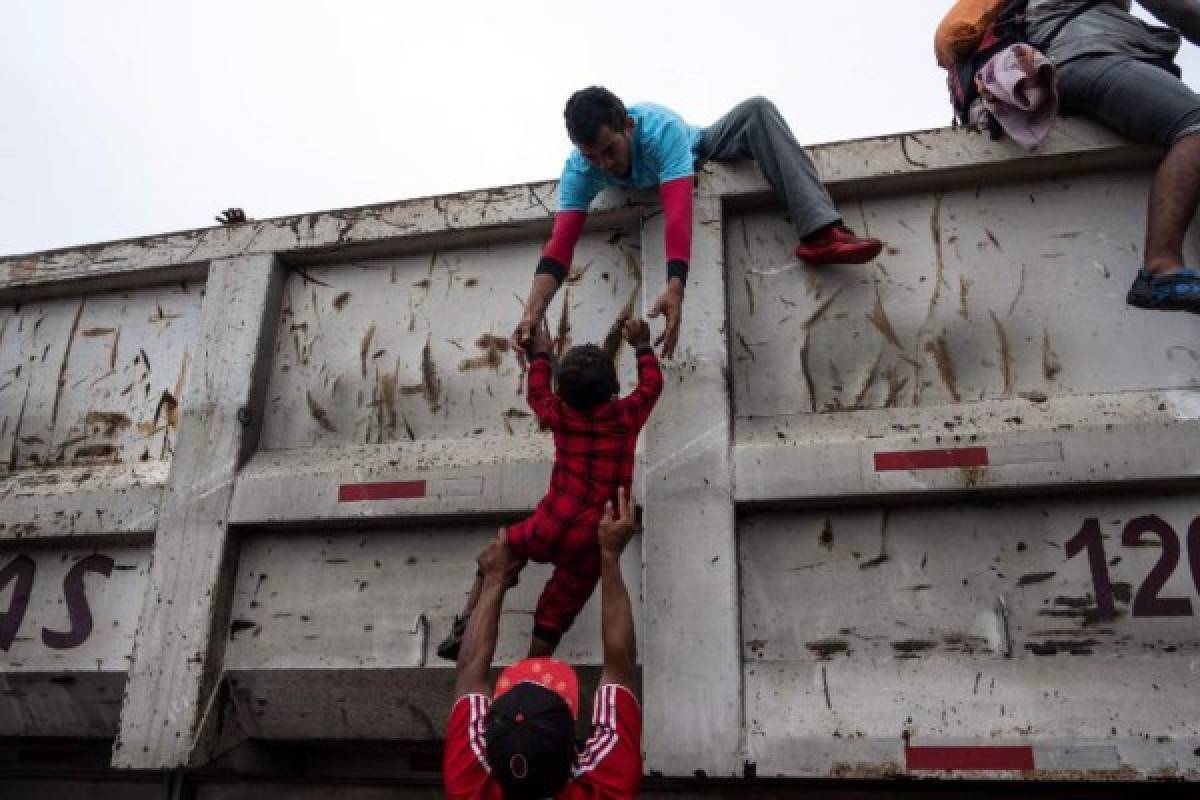 El bonito gesto de gobernante mexicano con migrantes hondureños