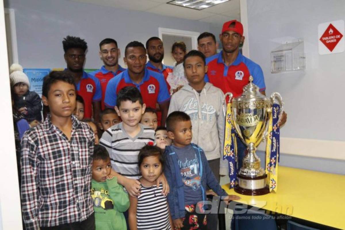 Detalles y abrazos: Olimpia transforma un día gris a colores en su visita a Hospital Infantil María