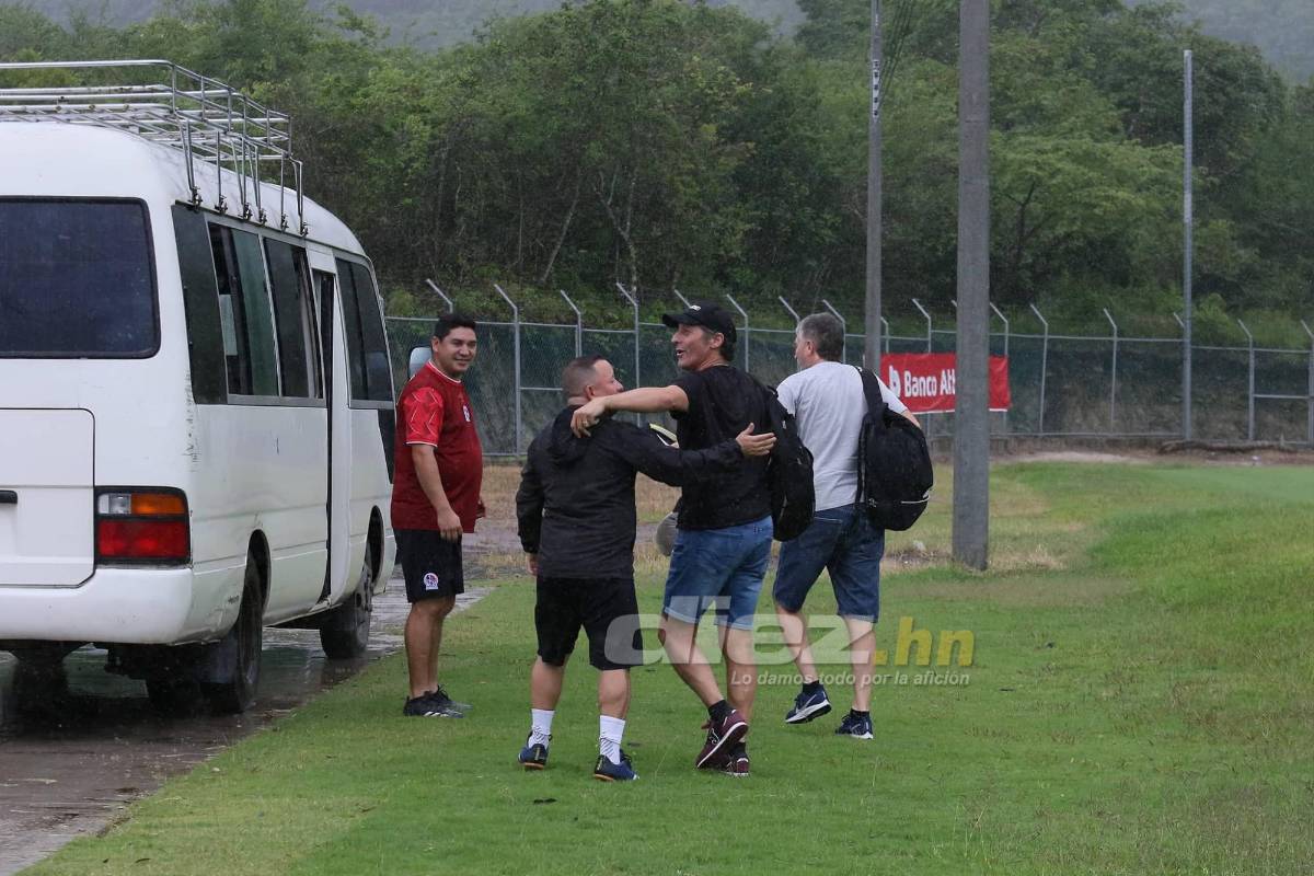 El ‘militar’ Beckeles y la gran sorpresa: así fue el regreso y el primer entrenamiento de Pedro Troglio con el Olimpia
