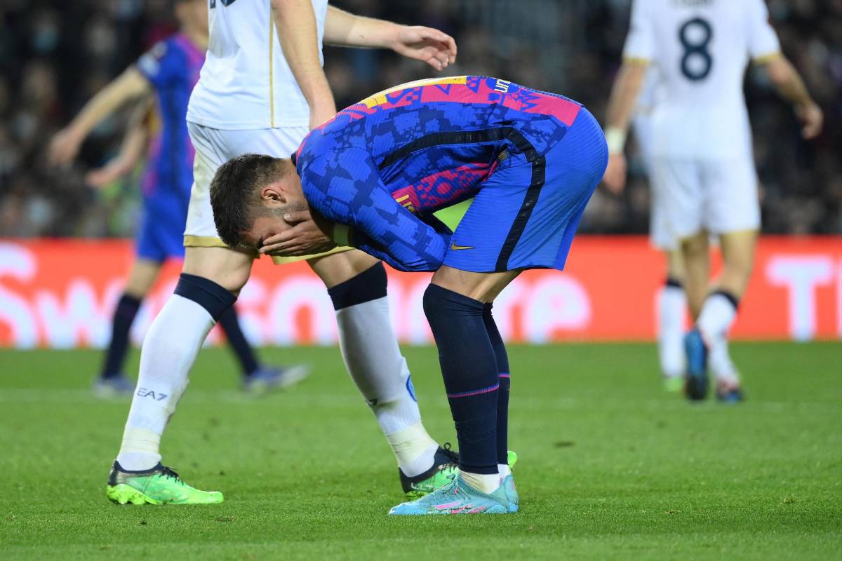 FOTOS: ¿Nuevo fichaje? El crack que estuvo en el Camp Nou, la sentencia a Dembélé y la enorme pancarta en el Barcelona-Napoli
