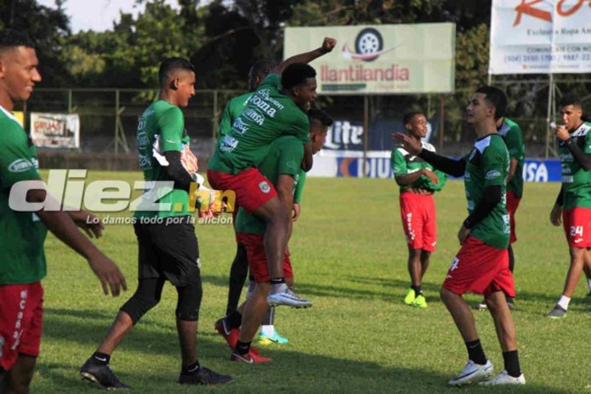 Bromas, en moto y pasillo en el entreno del Marathón previo a la Gran Final