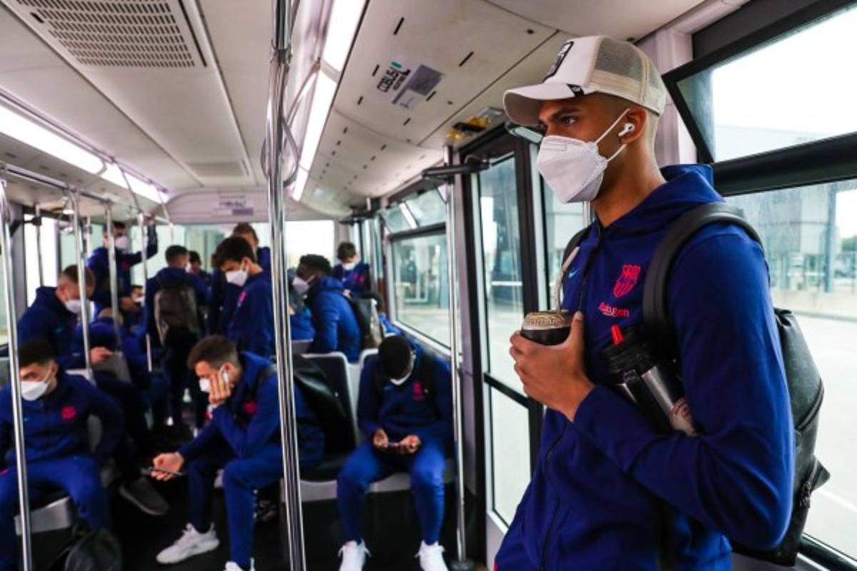 Messi con fiel acompañante y los dos regresos: Así fue la llegada de Barcelona a Madrid para el Clásico español