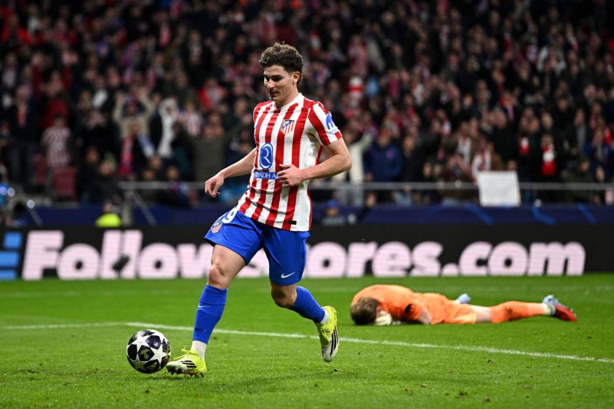 El penal milagroso del Barcelona y futbolista se rompe; lo sacaron del partido tras recibir tres goles en 15 minutos