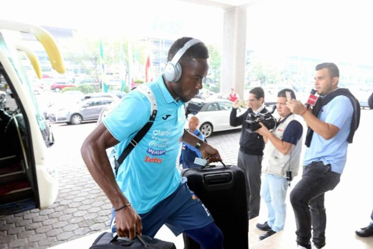 Aficionados arropan a Honduras a su llegada a Ciudad de México