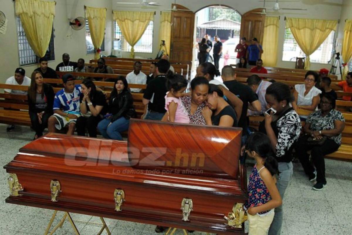 Las desgarradoras imágenes del velatorio de Juan Carlos García