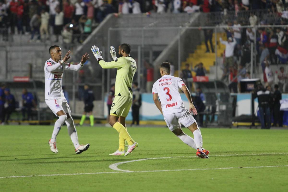 Alajuelense le pintó la cara, decepción en Olimpia al fallar en Copa Centroamericana 2025 y lágrimas al salir en camilla