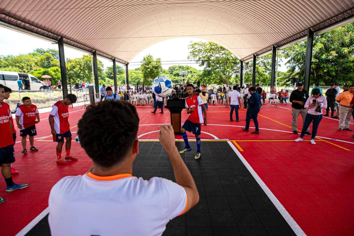 ¡Una mesa de billar entre la naturaleza! CONDEPOR inaugura hermosa cancha de grama sintética en Valle de Ángeles