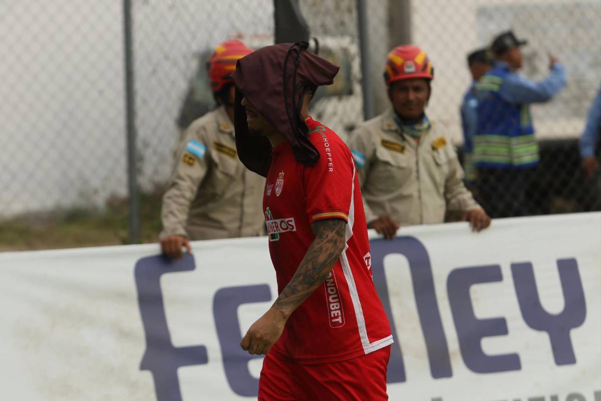 ¡La tristeza del descenso! Los jugadores del Real Sociedad en llanto y desconsolados, ¿qué pasó con Rony Martínez?