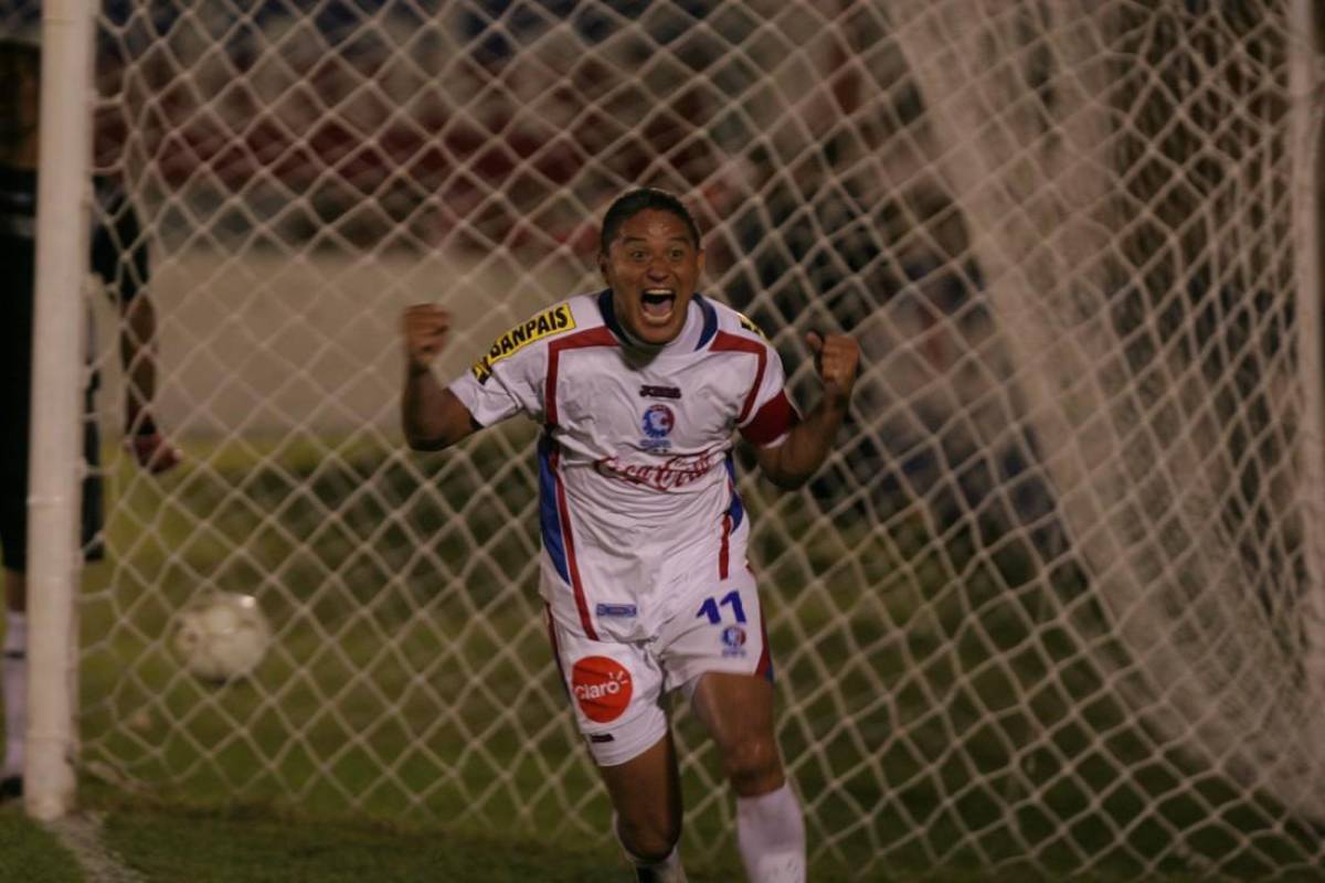 Wilmer Velásquez sigue siendo el jugador con más goles en Honduras; sumó 196 hasta 2009, que fue su retiro.