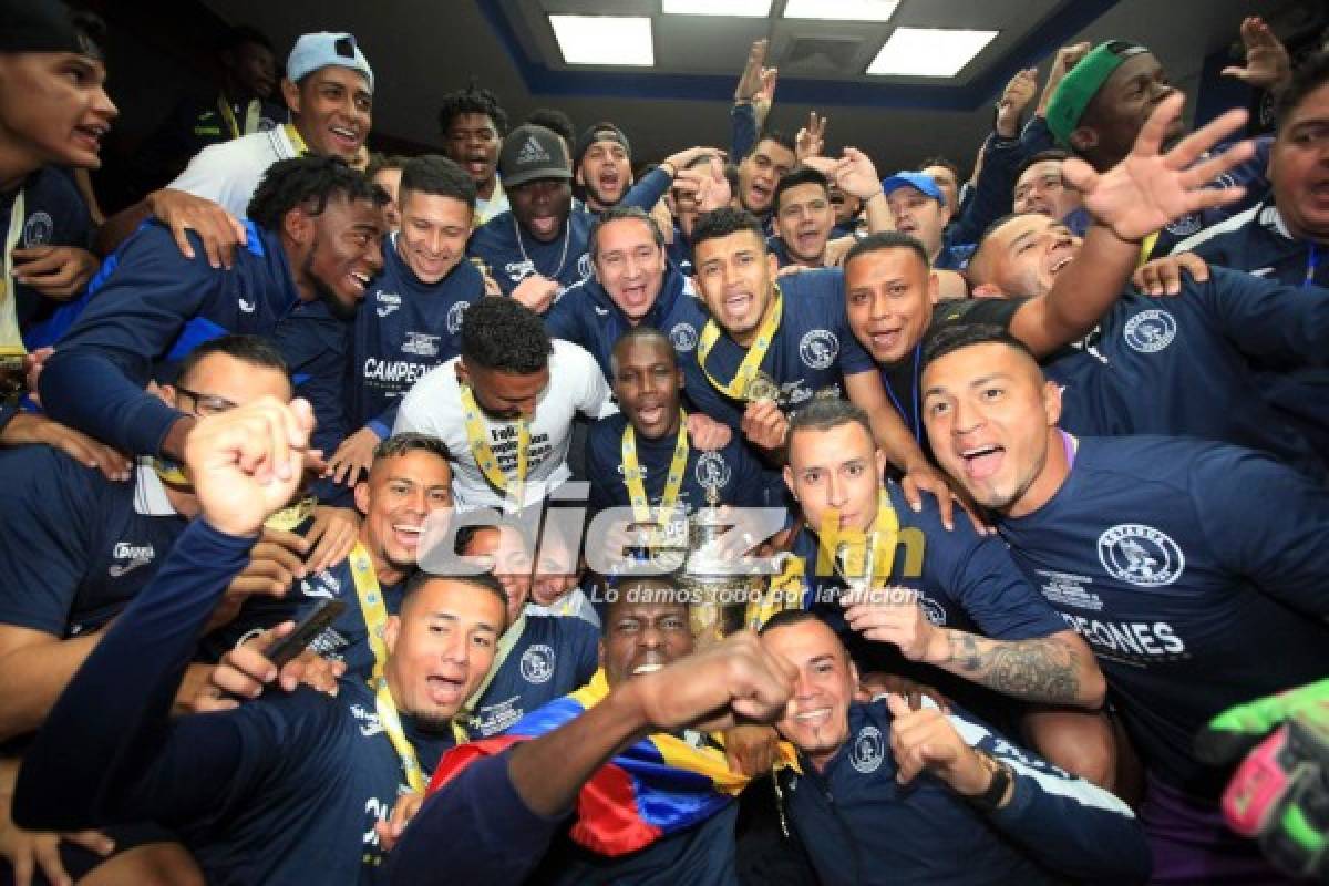 EN FOTOS: La íntima celebración de Motagua en su camerino tras ganar la copa 16