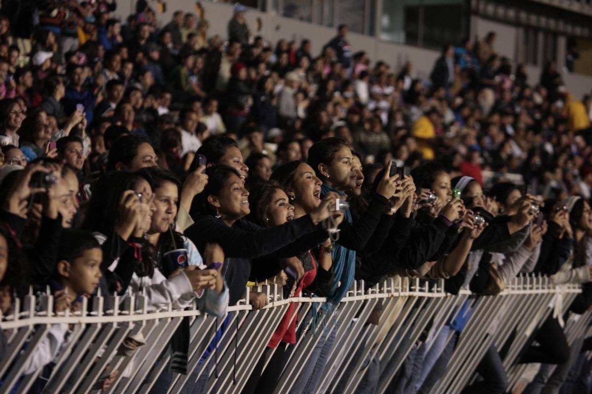 ¡Las mujeres enloquecieron! El día que David Beckham visitó Honduras y el Nacional explotó: ¿a quién regaló su camisa?