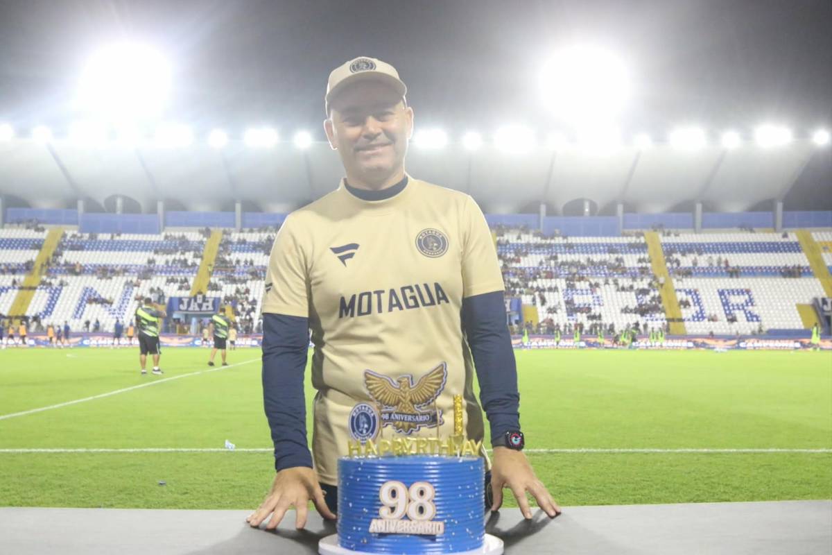 Motagua festeja con remontada, bellas chicas y así llegó Emilio  con Virgnia