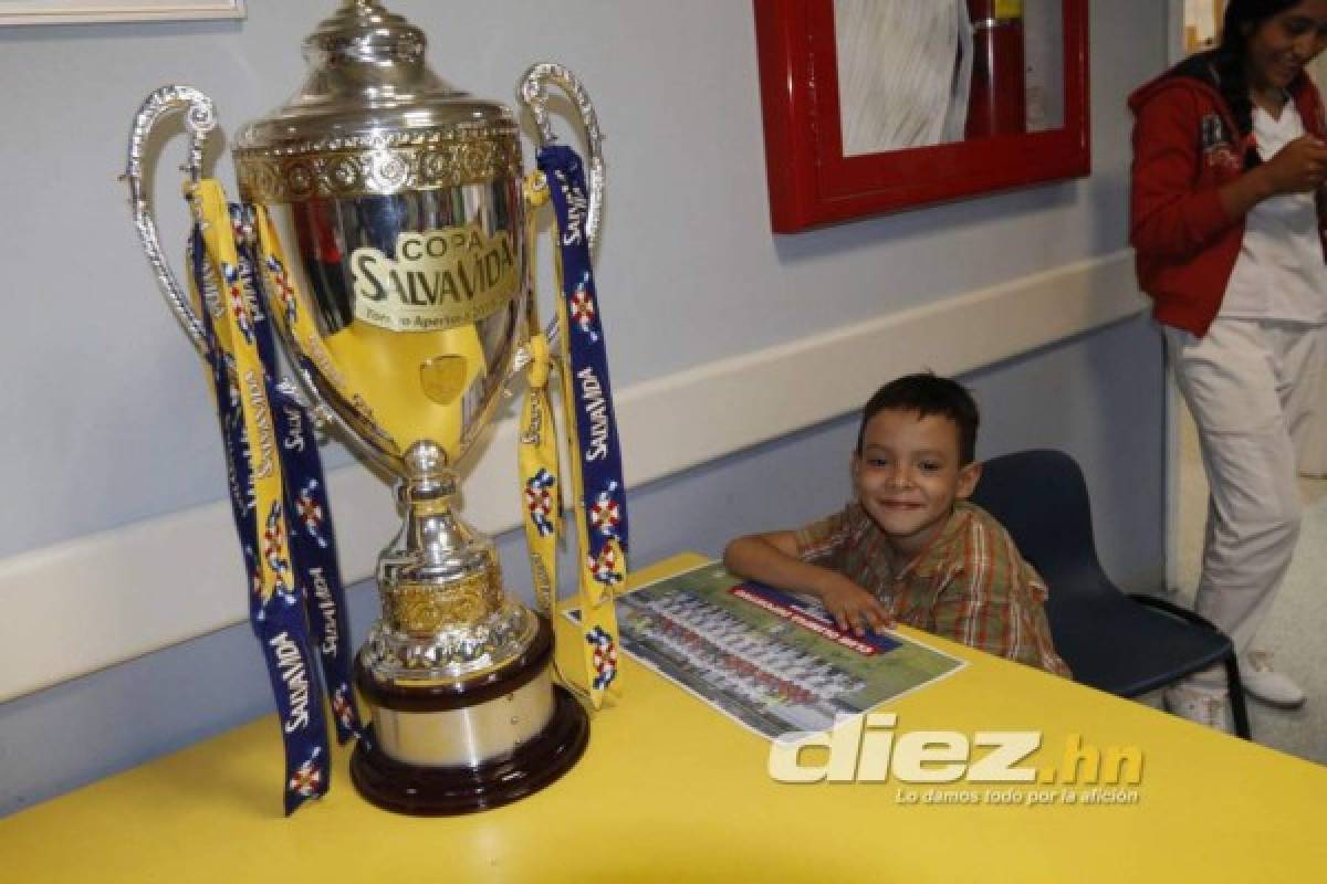 Detalles y abrazos: Olimpia transforma un día gris a colores en su visita a Hospital Infantil María