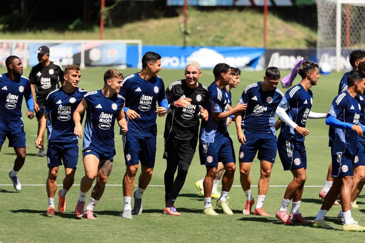 Entre bromas y risas; futbolista lastimado: así fue el último entreno de Costa Rica previo a la batalla ante Honduras