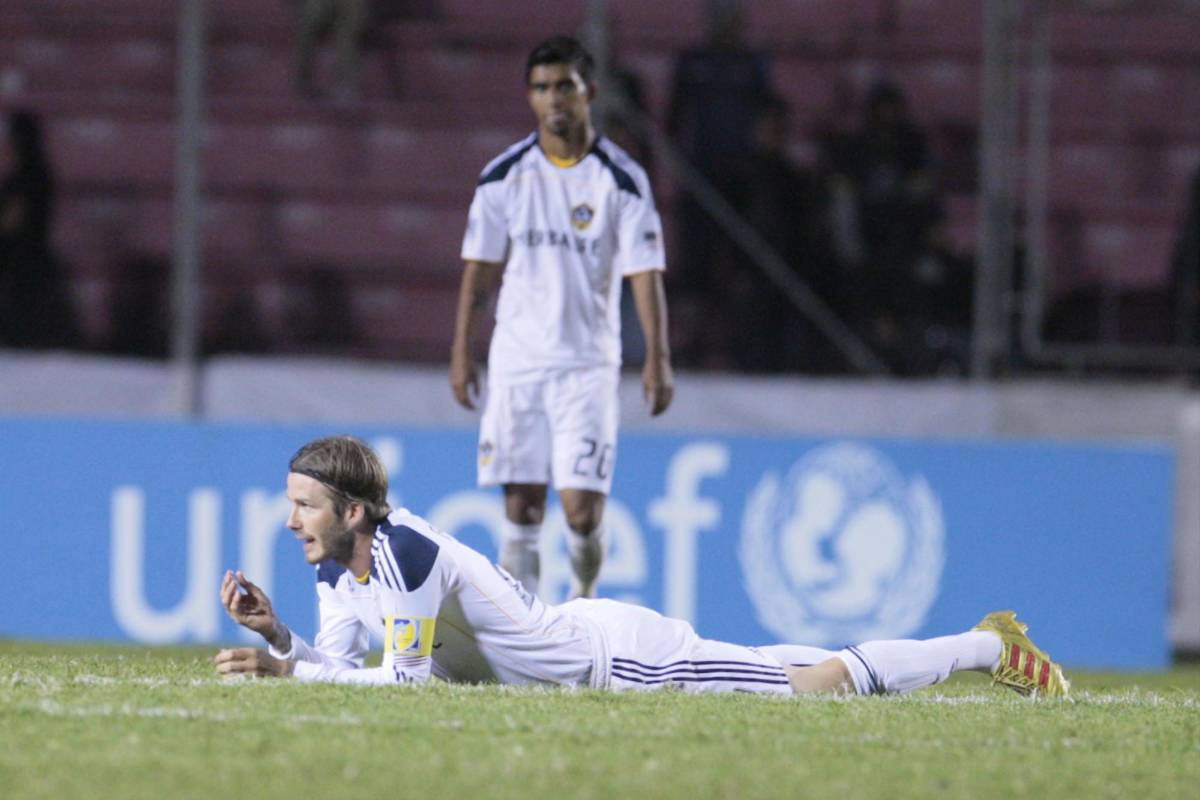 ¡Las mujeres enloquecieron! El día que David Beckham visitó Honduras y el Nacional explotó: ¿a quién regaló su camisa?