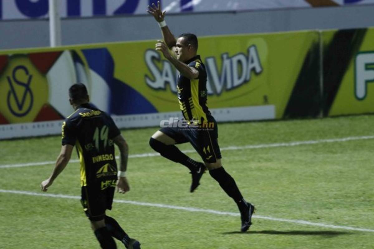 En fotos: Visita de lujo en el Vida-Motagua; el acrobático festejo de Omar Rosas y el cariñito de Nazar a su goleador
