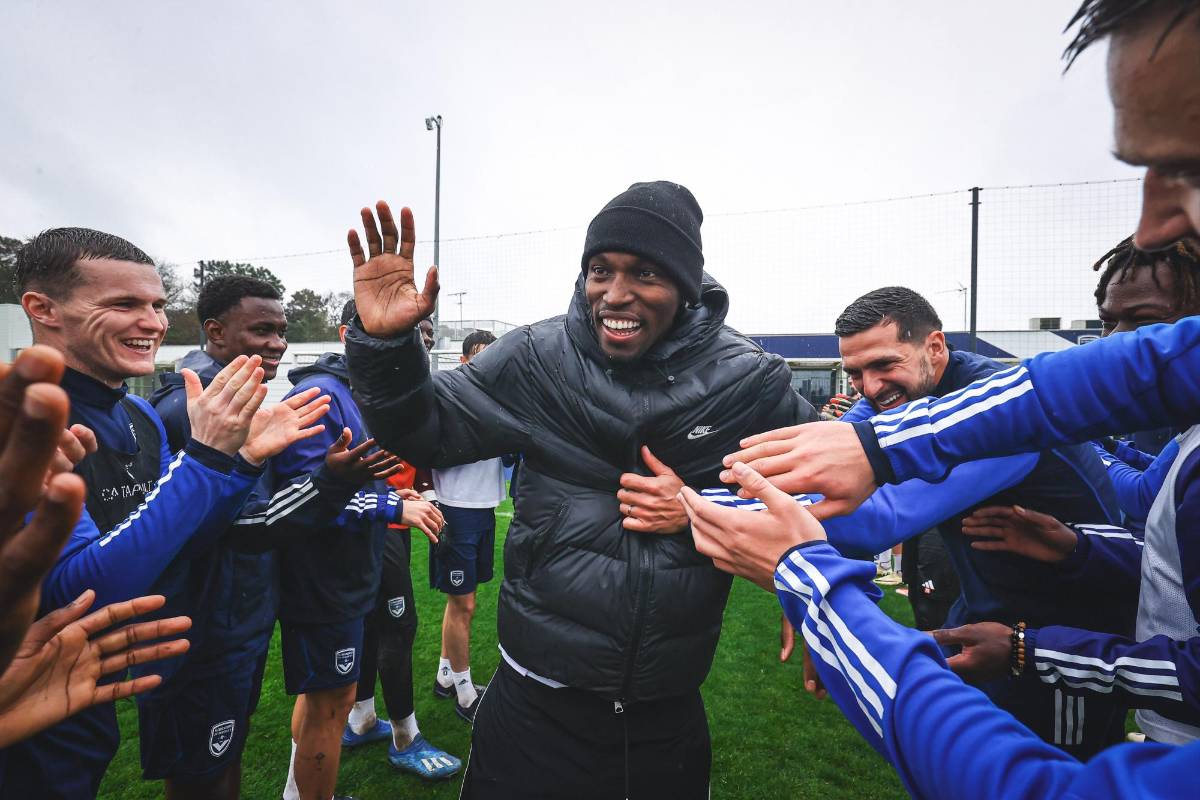 ¿Cómo luce? Alberth Elis reaparece y así lo recibieron sus compañeros del Girondins de Burdeos