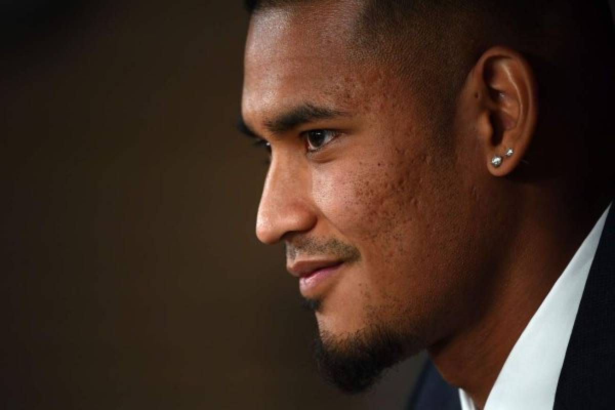 Real Madrid's new French goalkeeper, Alphonse Areola, gives a press conference during his presentation at the Santiago Bernabeu stadium in Madrid, on September 13, 2019. (Photo by GABRIEL BOUYS / AFP)