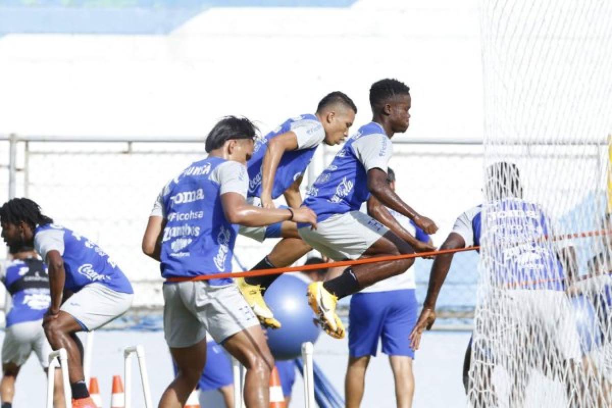 FOTOS: Fortaleza física y bajo fuerte calor se entrena la Sub-23; Coito observa y Falero trabaja en cancha