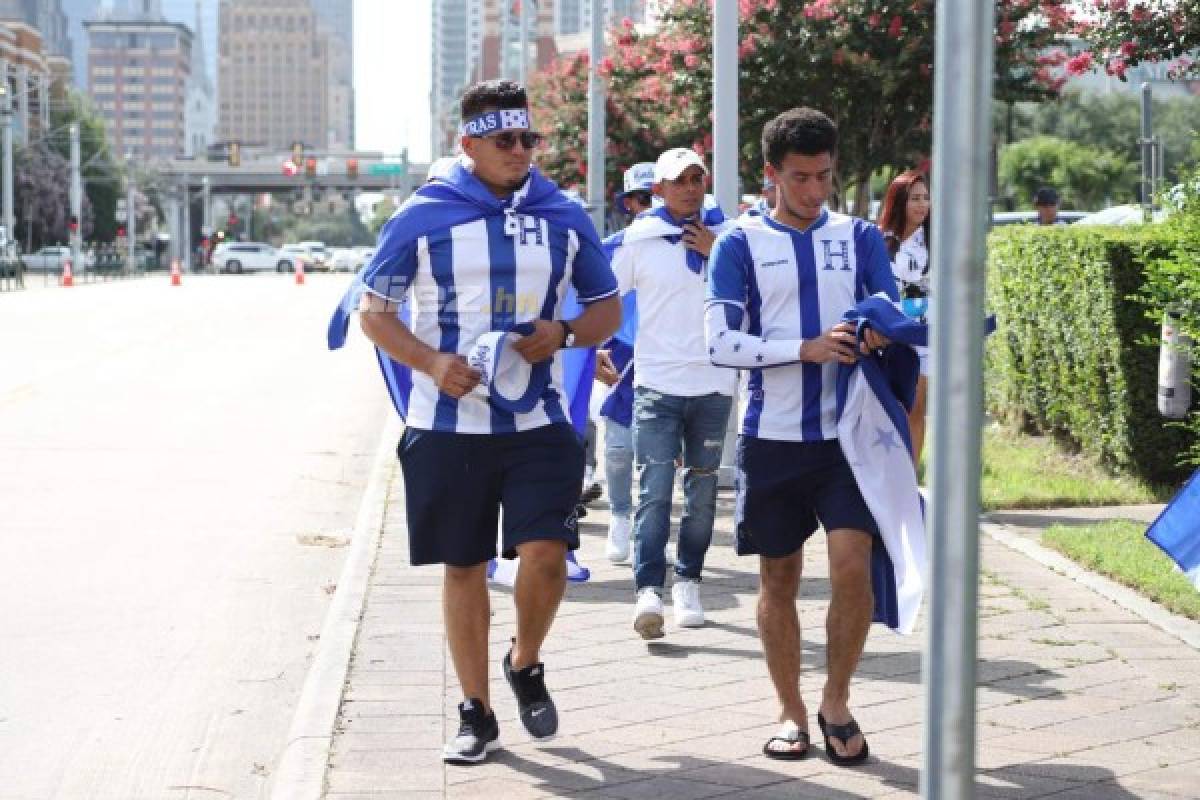 Honduras está bien arropado ante Panamá; la afición y belleza hondureña presente en el BBVA Compass de Houston