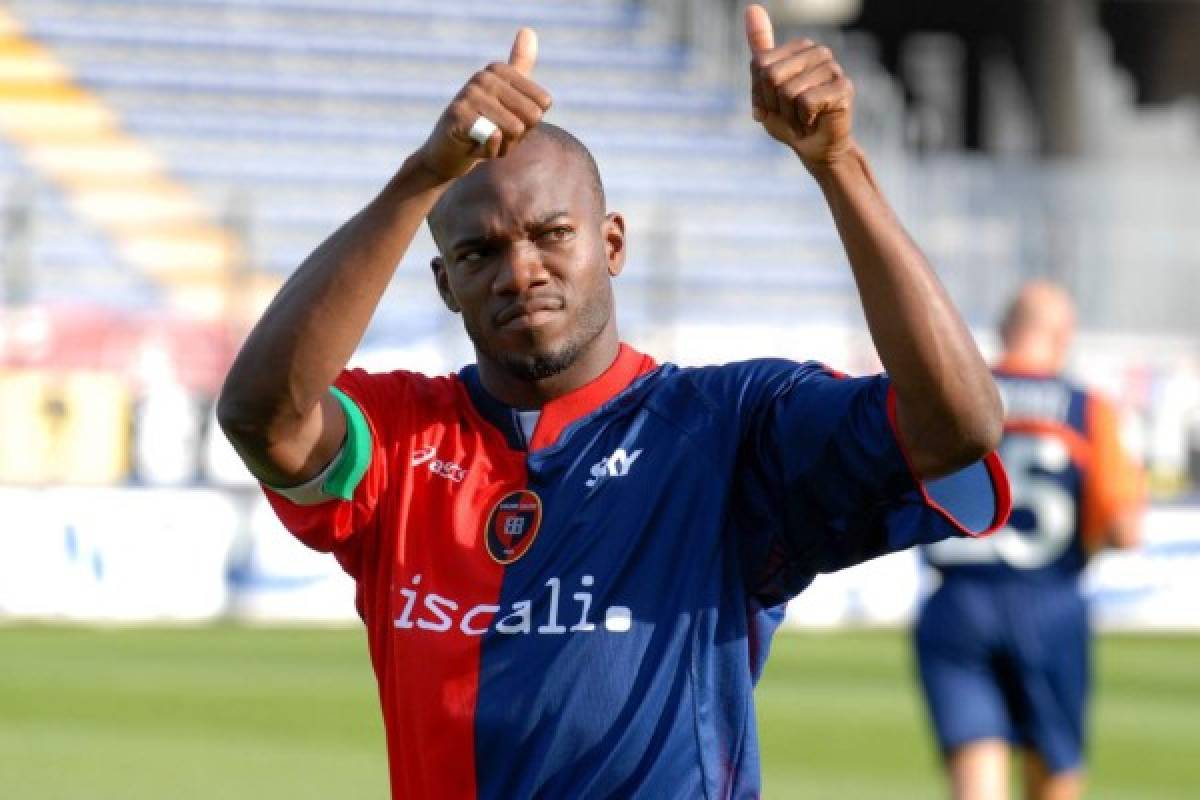 Cagliari de Italia elige su 11 ideal de la historia con David Suazo incluido