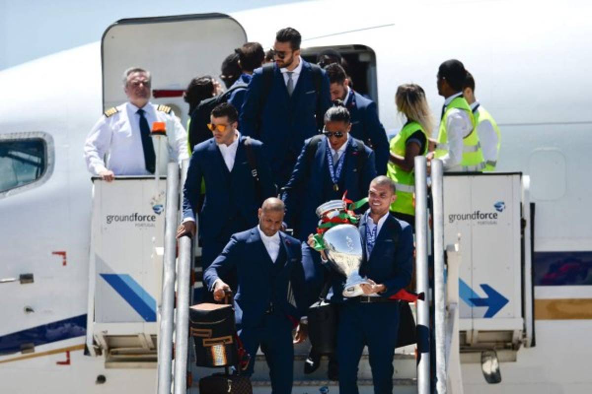 Impresionante recibimiento a Portugal tras arribar a casa con la Eurocopa en mano