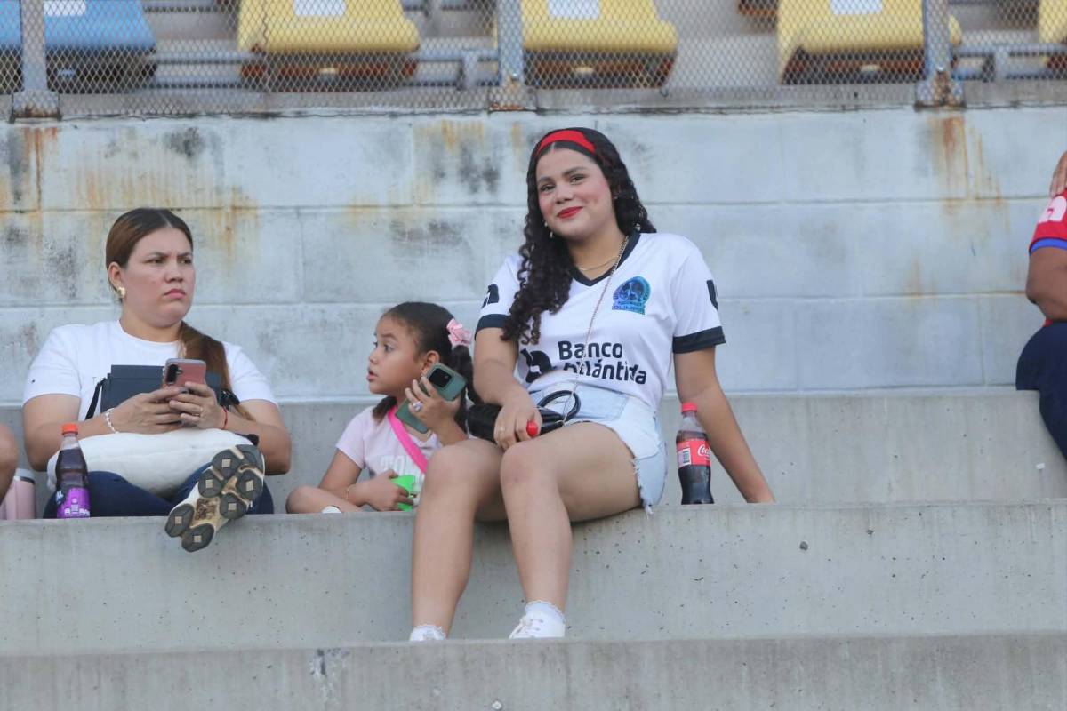 ¿Quién era la muñeca de jean blanco? Doble apagón en Choluteca y sureñas cautivan