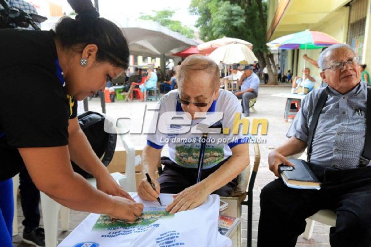 EN FOTOS: Así vendió Chelato souvenirs en el parque Tegucigalpa&nbsp;&nbsp;
