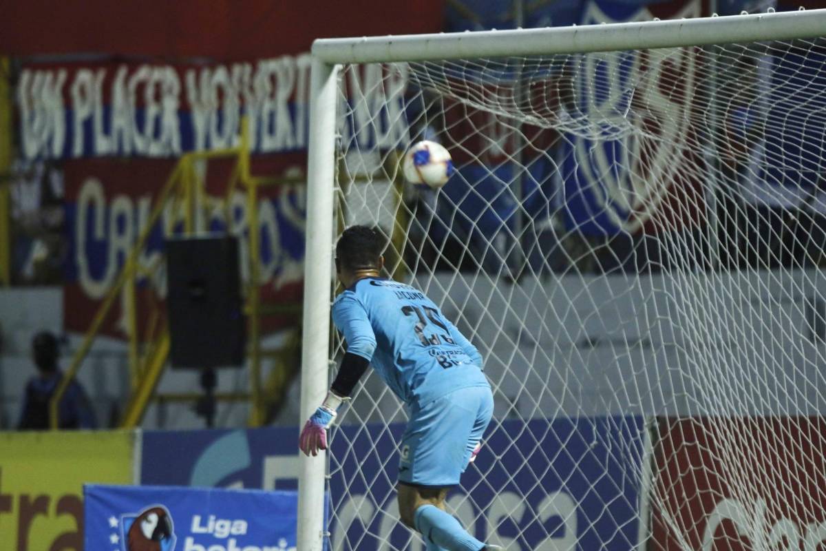 Las fotos más curiosas que dejó la jornada 5: chicas bellas, Héctor Vargas en el Morazán ¡y sub-20 de Victoria debuta sin jugar!
