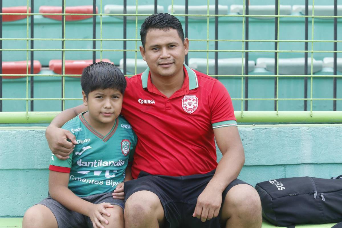 Bellas mujeres y el ambiente en el estadio Yankel Rosenthal por el duelo entre Marathón y Lobos UPNFM