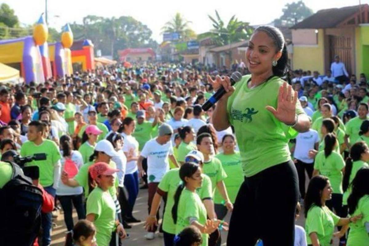 Izza Alfaro la espectacular reina de la zumba en Honduras