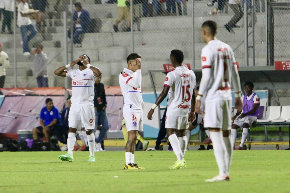 Alajuelense le pintó la cara, decepción en Olimpia al fallar en Copa Centroamericana 2025 y lágrimas al salir en camilla