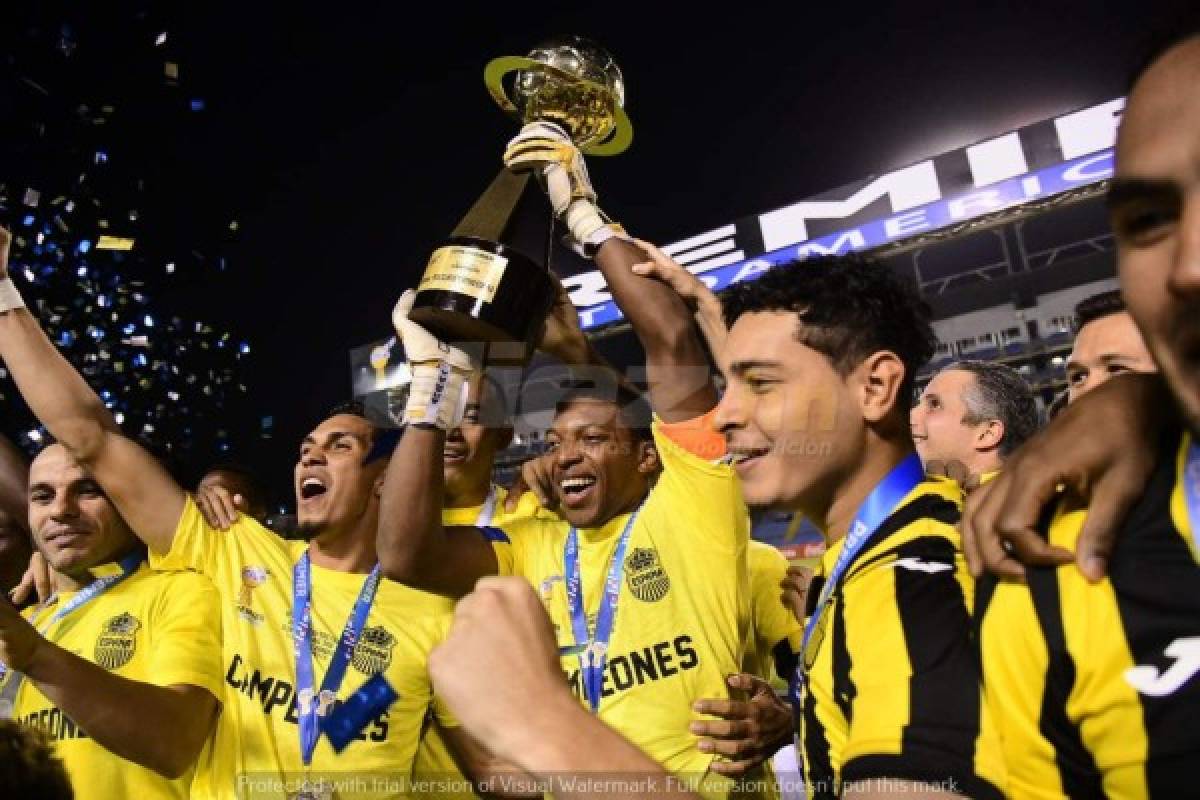 ¡Besos y gritos! La eufórica celebración de Real España, campeón de la Copa Premier