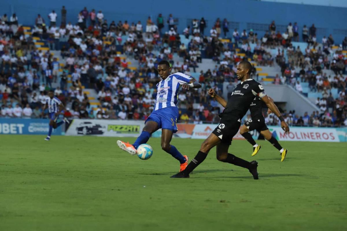 La épica remontada de Olimpia ante Victoria, Jhon Jairo no podía creerlo y las hermosas chicas en el Municipal Ceibeño