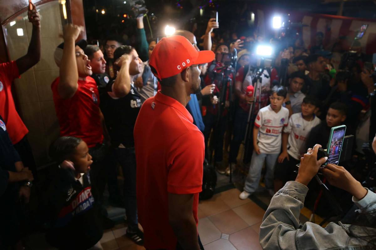 ¡Épico banderazo! Afición del Olimpia pide la 40 antes de la gran final contra Marathón
