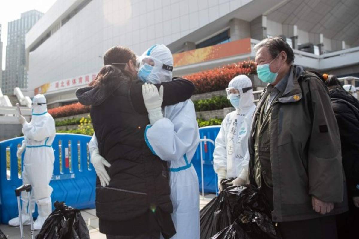 Las técnicas ancestrales que utilizan los médicos chinos para eliminar el coronavirus